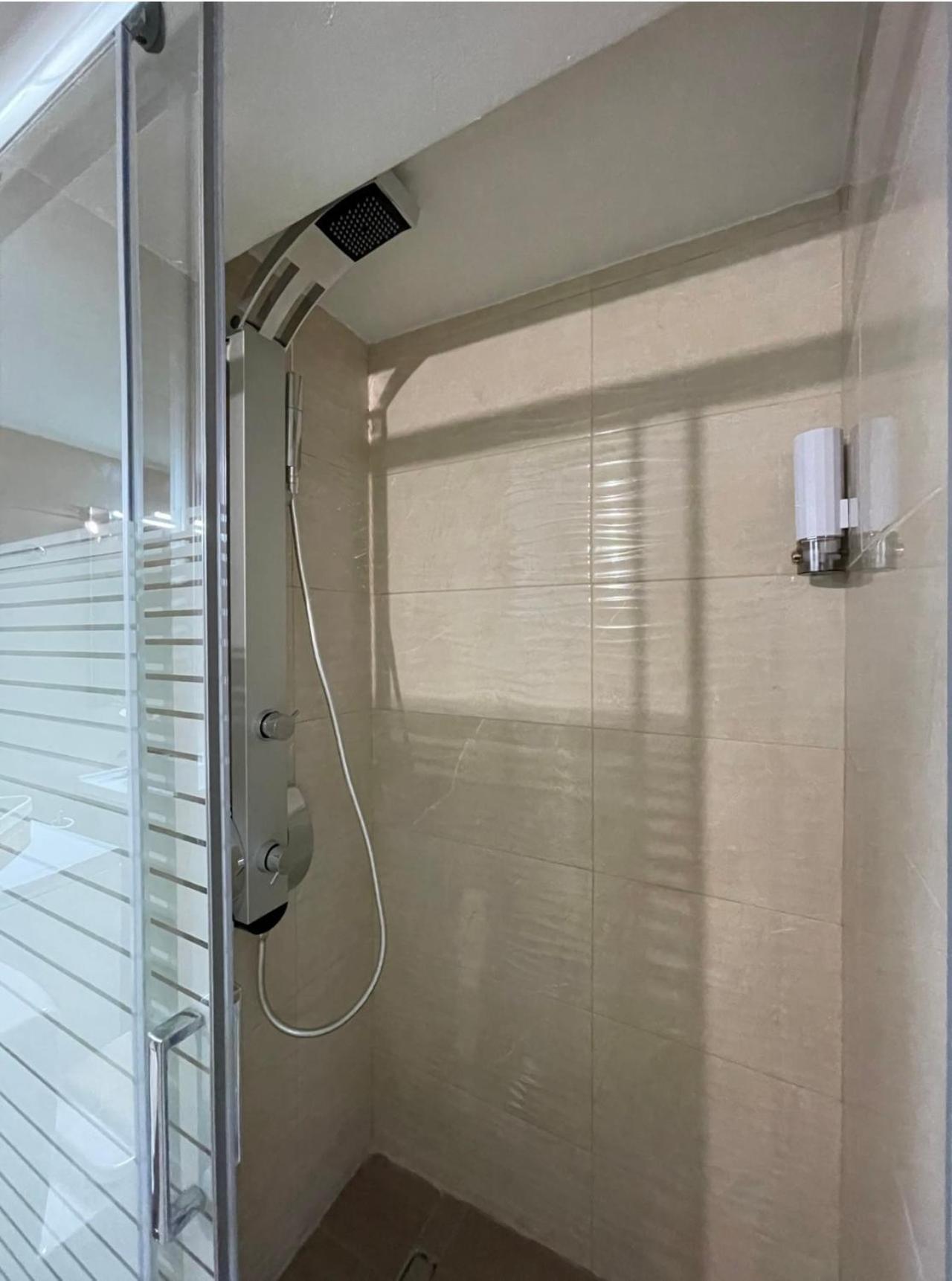 Athenian Dream: Spacious Luxury Apartment